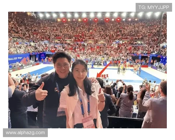 霍启刚与姚明亲密合影展现友谊与体育精神的完美结合